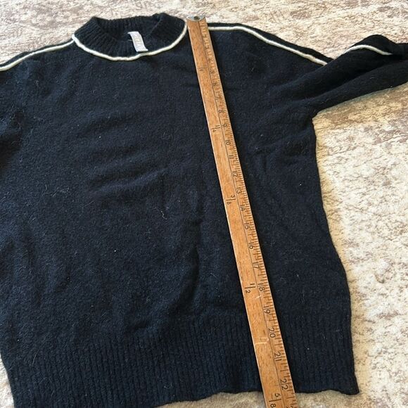 Athleta Transit Crew Sweater Black SIZE XS Extra Fine Merino Wool Crew Neck - Picture 6 of 7